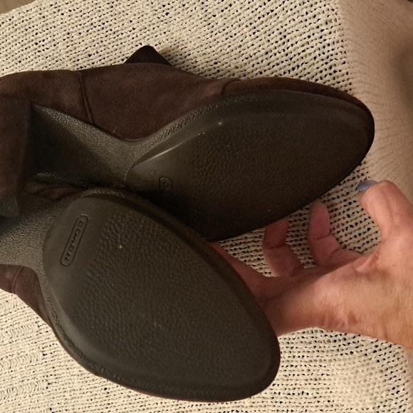 COACH SHOES/BOOTIES - Picture 7 of 8